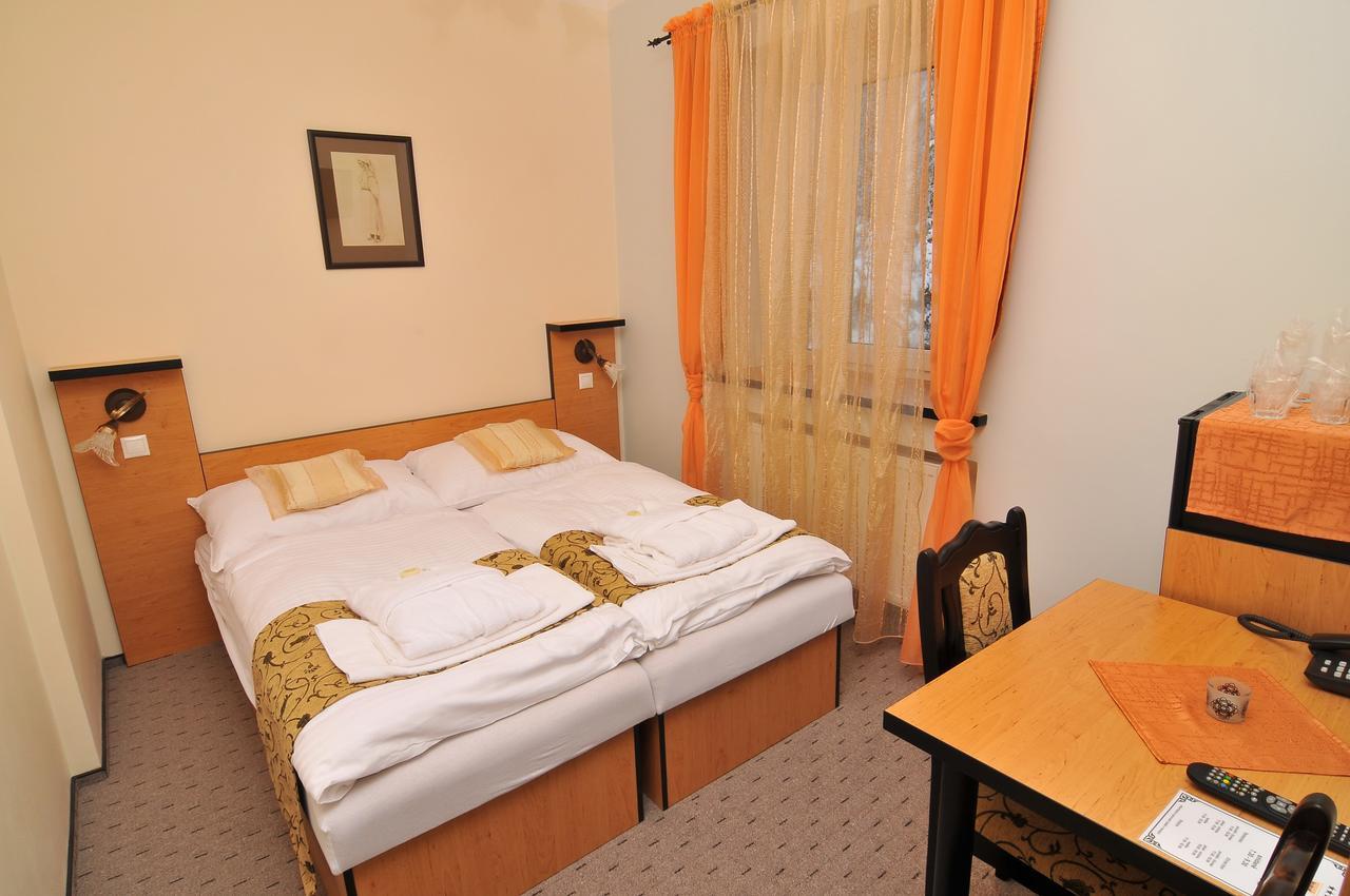 Hotel Manes Svratka Esterno foto